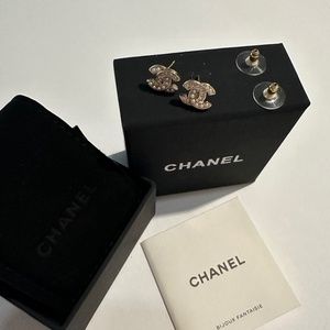 Cute CHANEL Authentic tiny Earrings  gold tone